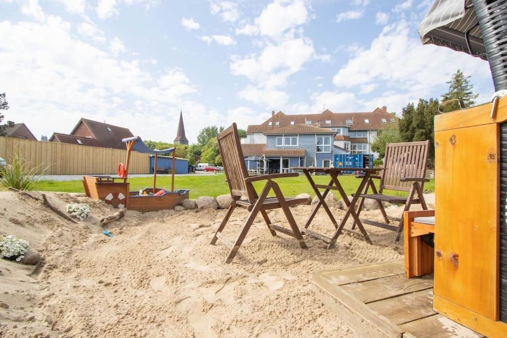 Ferienwohnungen Fehmarn Mit Parkplatz In Petersdorf Exterior photo